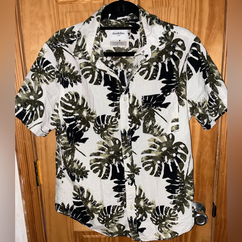 Goodfellow & Co Hawaiian Floral Men's Short Sleeve Button-Up Shirt M cotton